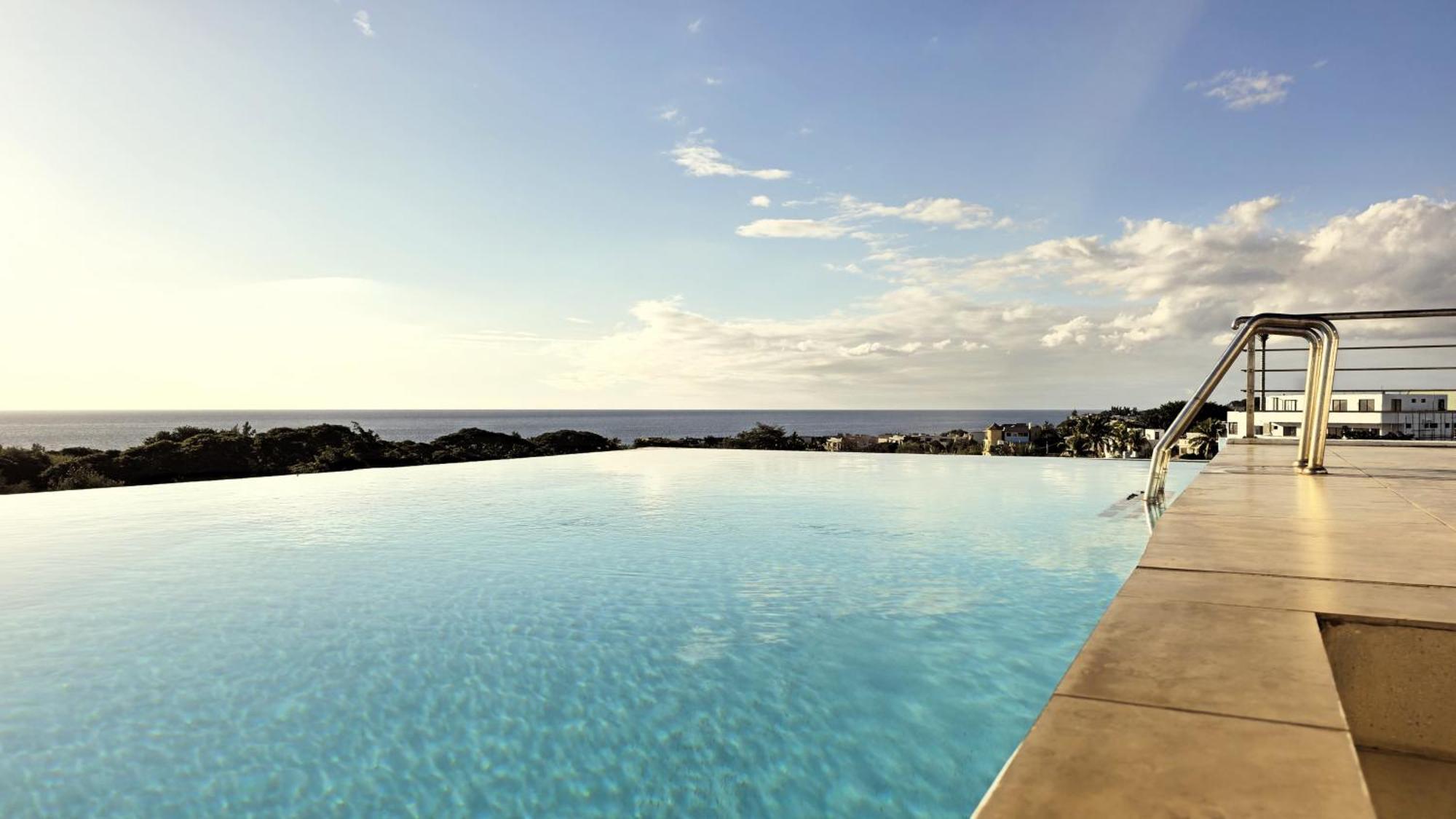 Luxury Penthouse With Infinity Pool & Stunning Sea View Lägenhet Flic-en-Flacq Exteriör bild