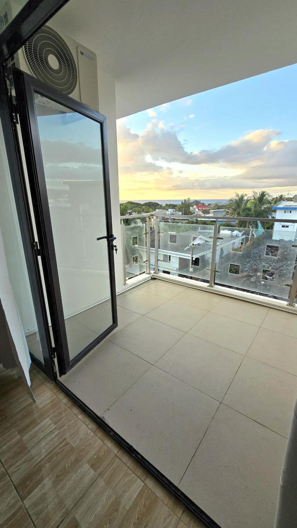 Luxury Penthouse With Infinity Pool & Stunning Sea View Lägenhet Flic-en-Flacq Exteriör bild